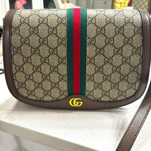 Gucci shoulder strap purse